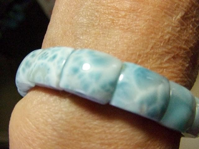 新品未使用　天然石ラリマー バングル型ブレスレット　内径15～１６センチ