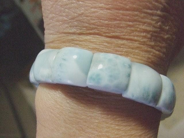 新品未使用　天然石ラリマー バングル型ブレスレット　内径15～１６センチ