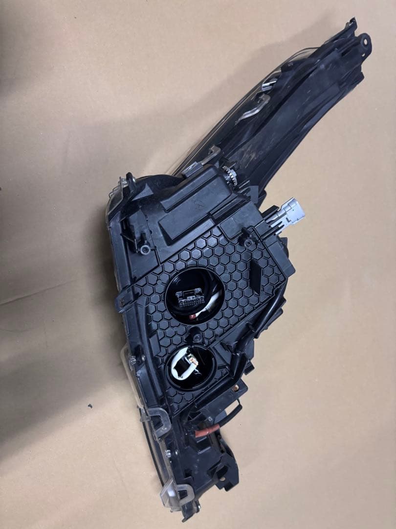 トヨタ　プリウス　ZVW51 左ヘッドライト