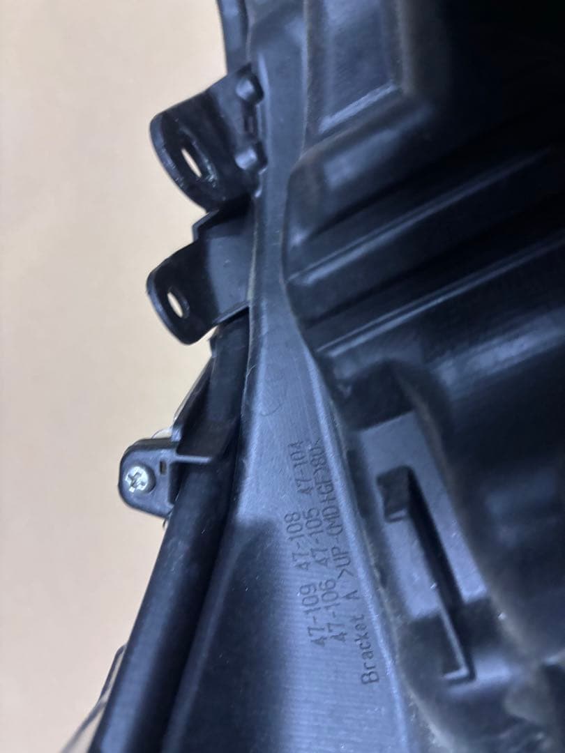 トヨタ　プリウス　ZVW51 左ヘッドライト