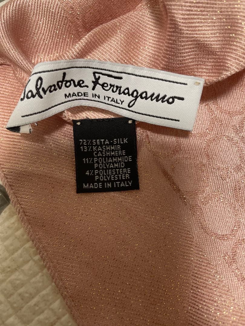 Salvatore Ferragamo フェラガモ　ストール　ピンク