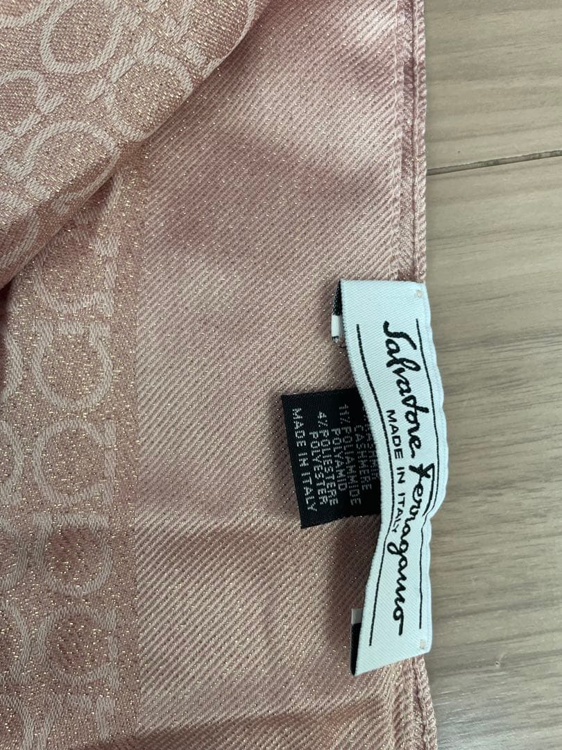 Salvatore Ferragamo フェラガモ　ストール　ピンク