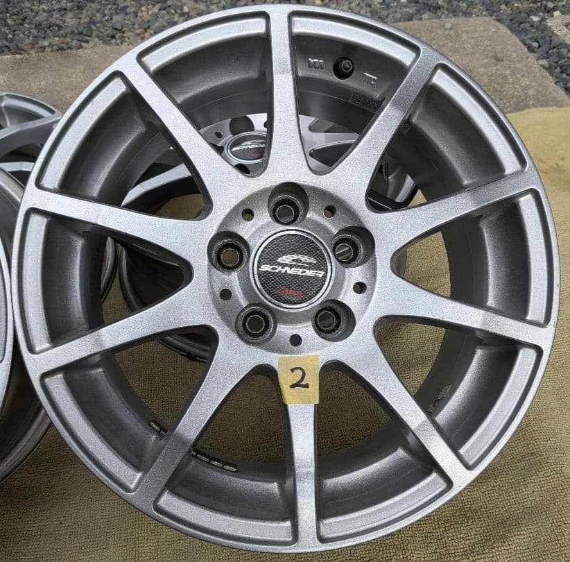 A-TECH　シュナイザー　15インチ　PCD100　5穴　プリウス等