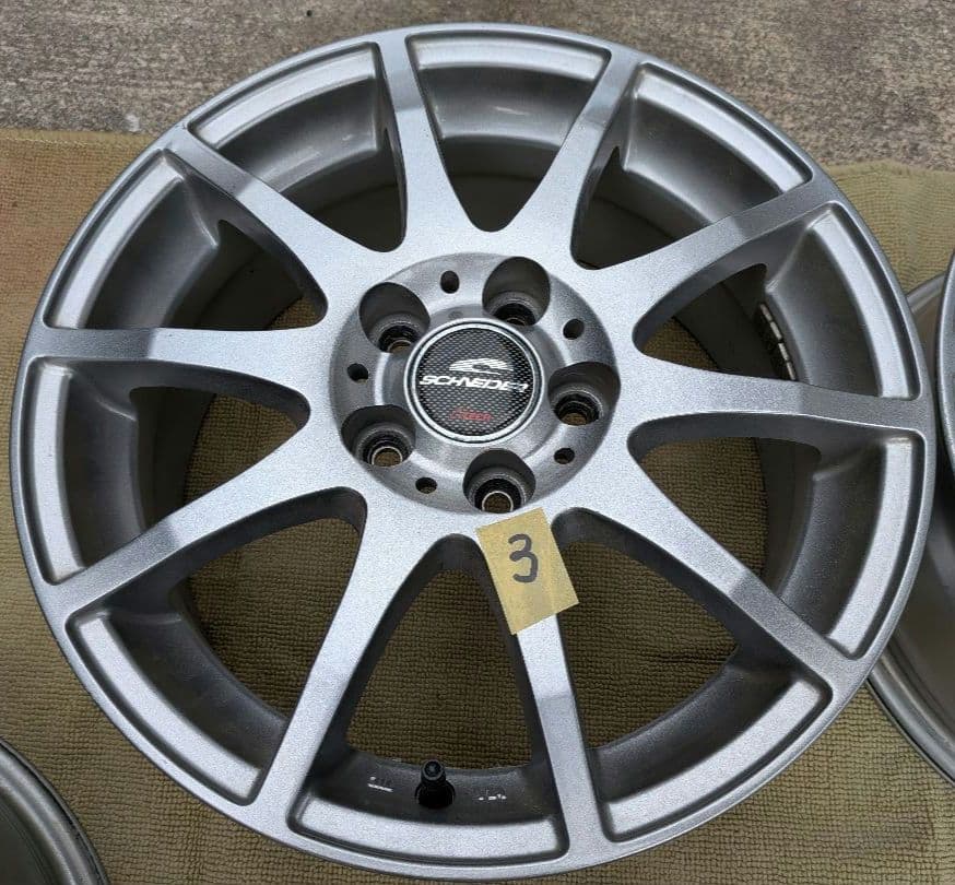 A-TECH　シュナイザー　15インチ　PCD100　5穴　プリウス等