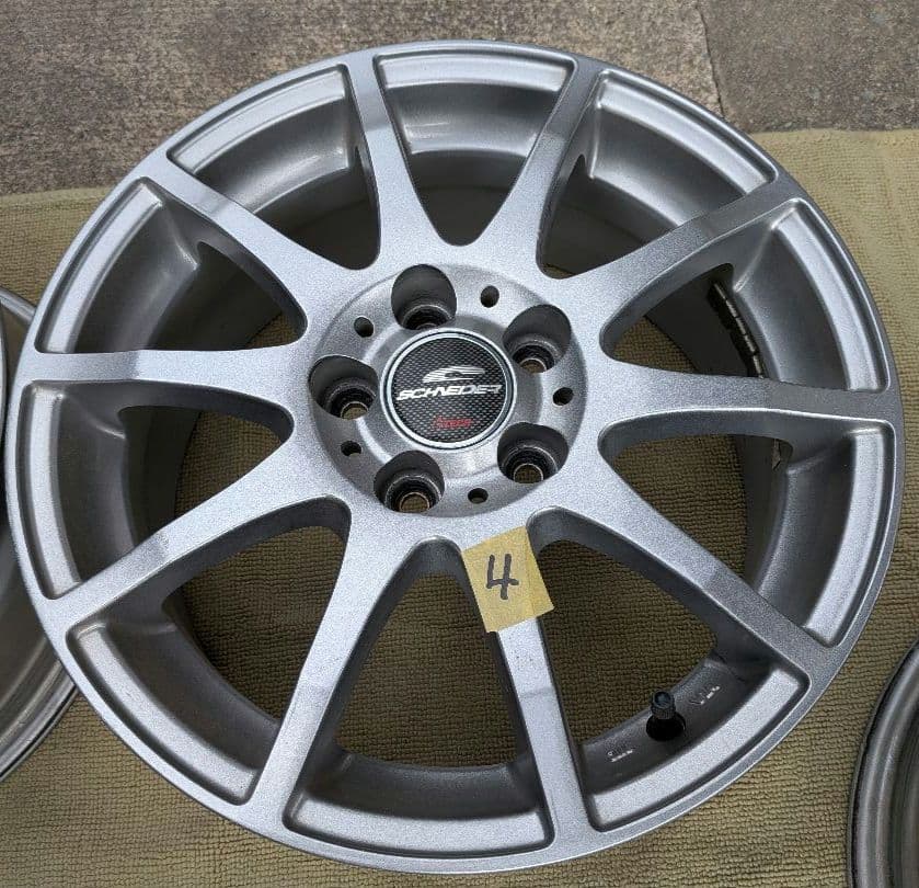 A-TECH　シュナイザー　15インチ　PCD100　5穴　プリウス等