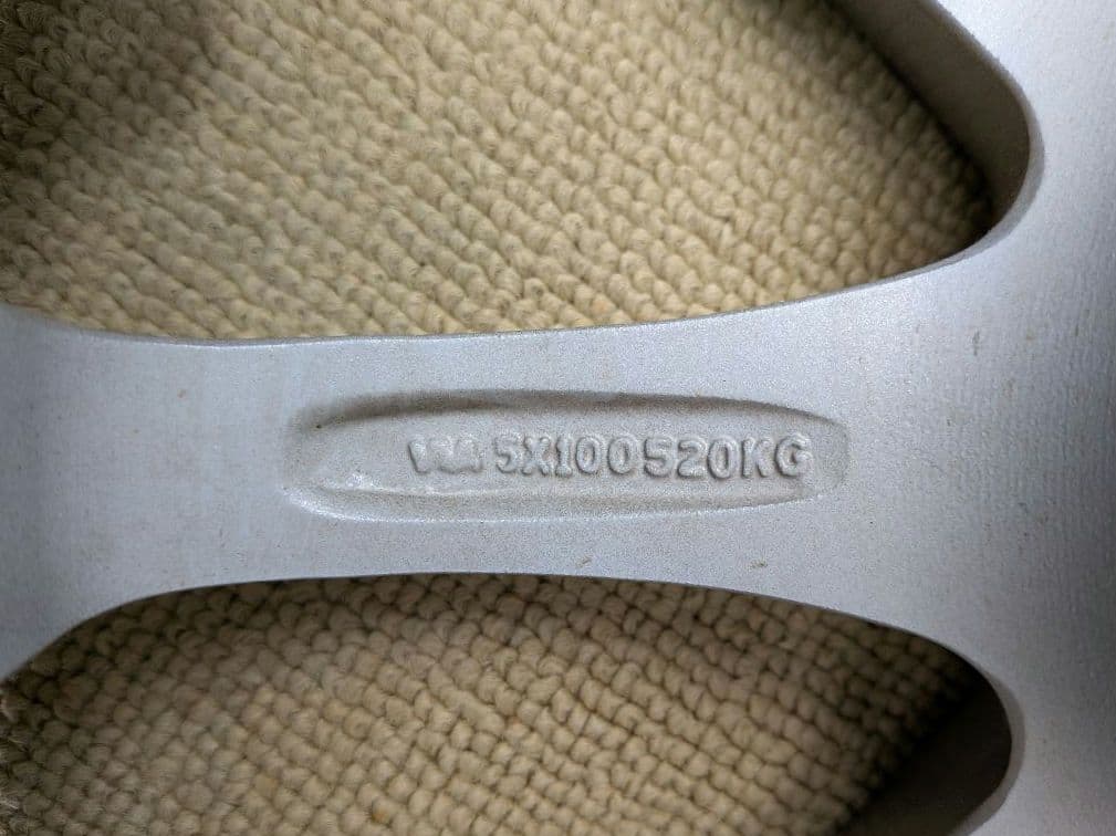 A-TECH　シュナイザー　15インチ　PCD100　5穴　プリウス等