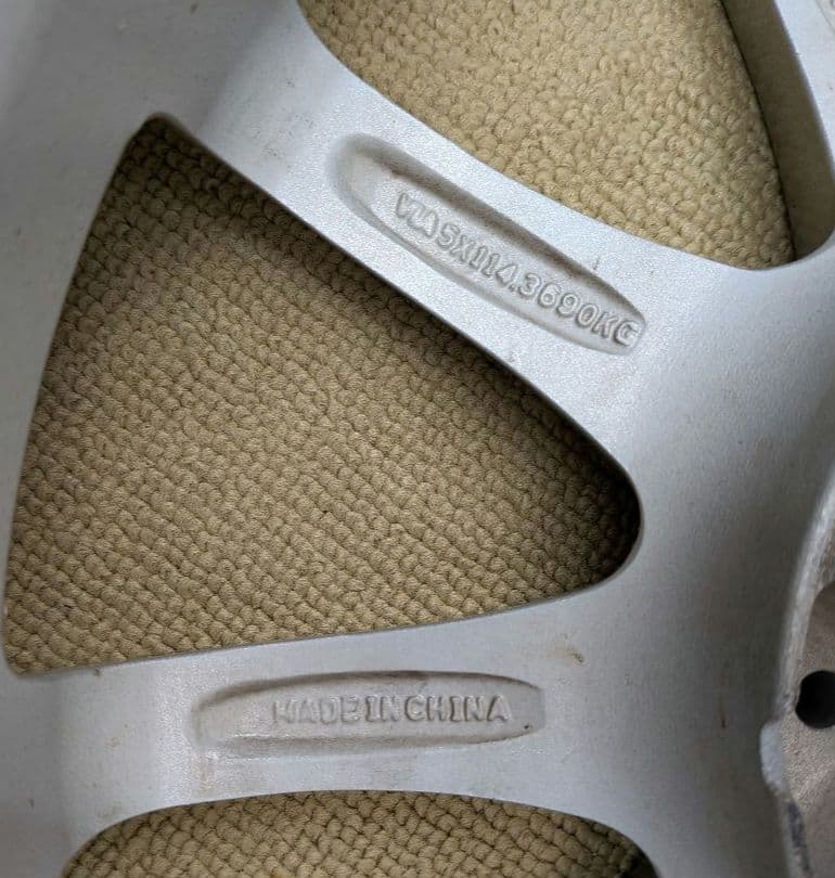 A-TECH　シュナイザー　15インチ　PCD100　5穴　プリウス等