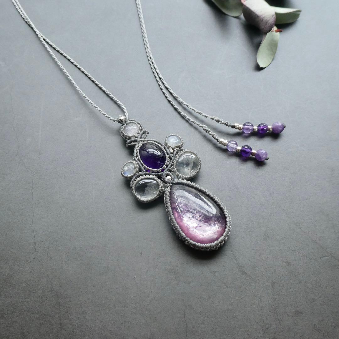 レピドライトと4種類の天然石のマクラメネックレス