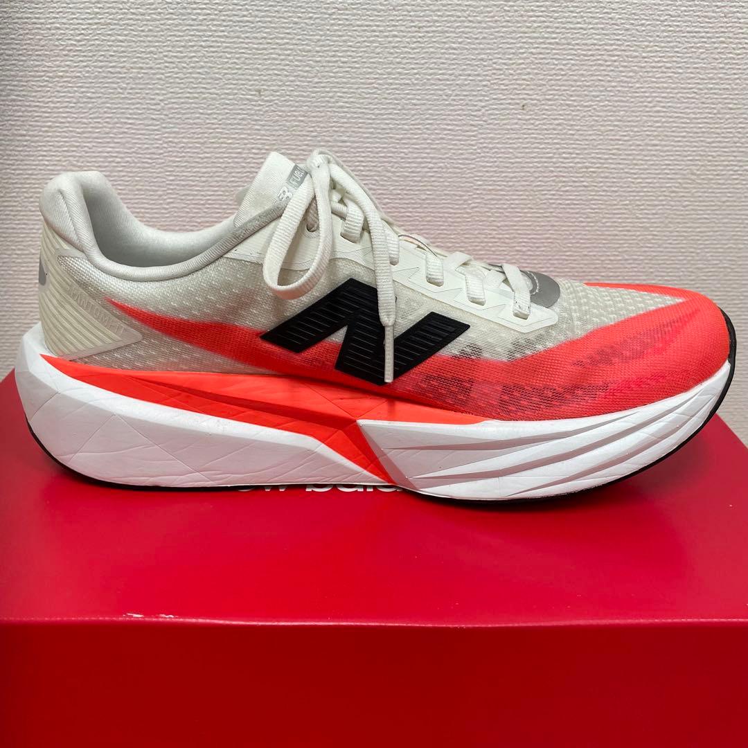 美品　ニューバランス　FuelCell Rebel V5 26センチ