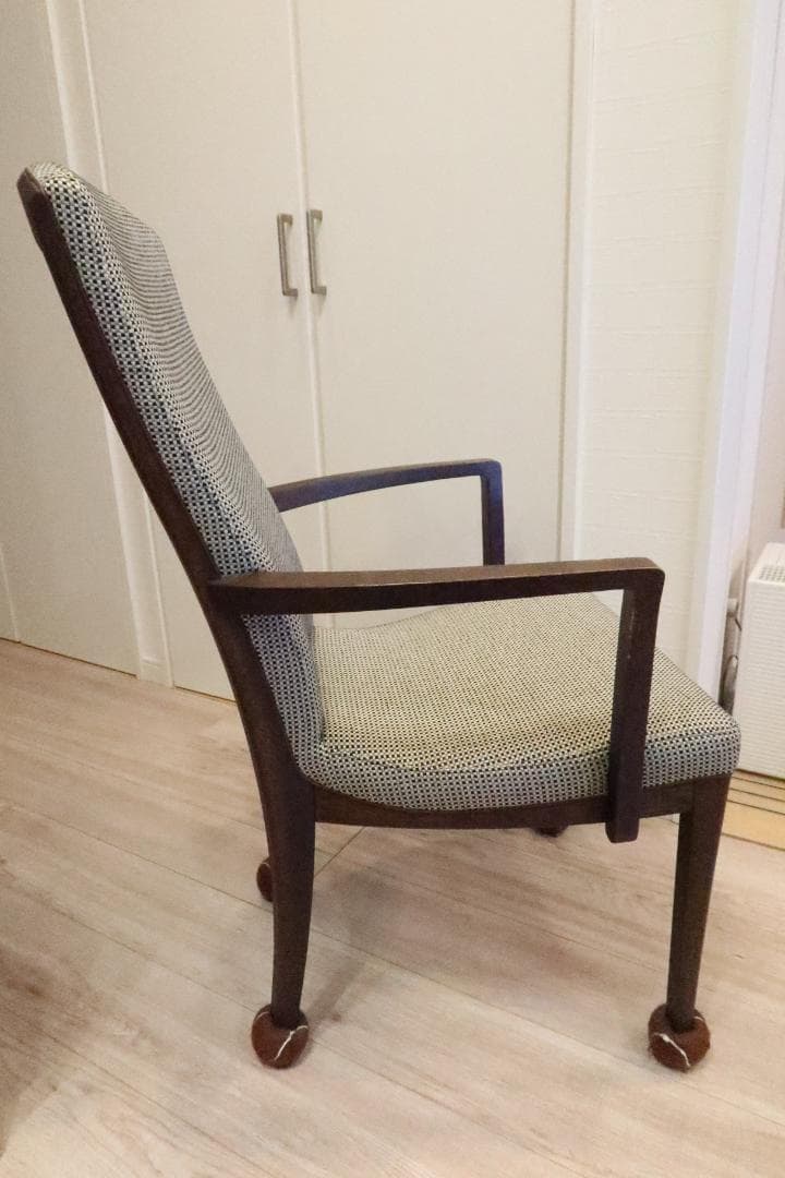 カリモク ダイニングチェアー肘付 フランシス CT7800CK ブラウン色 美品