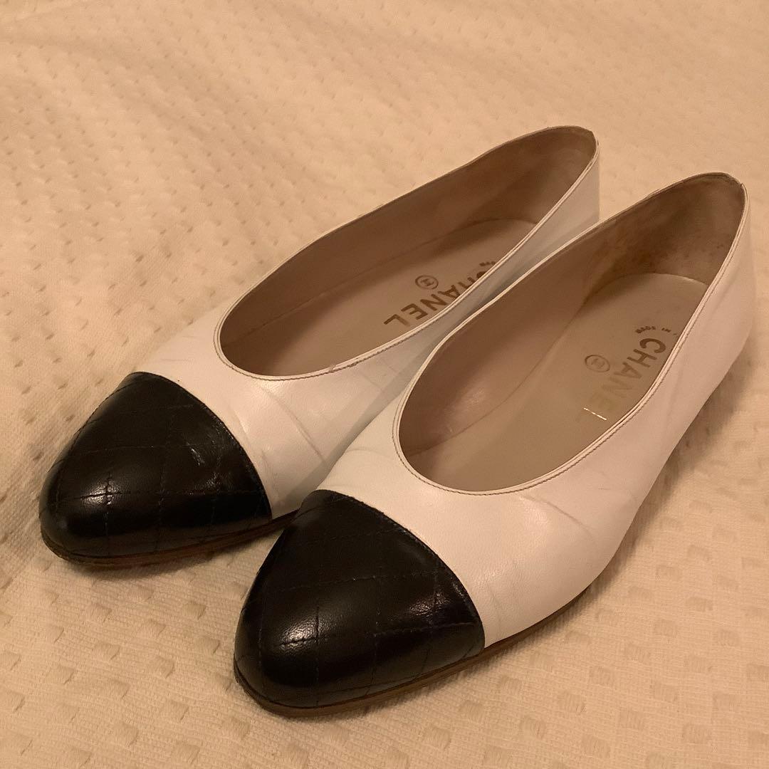 週末セール中　CHANEL フラットシューズ ホワイト・ブラック