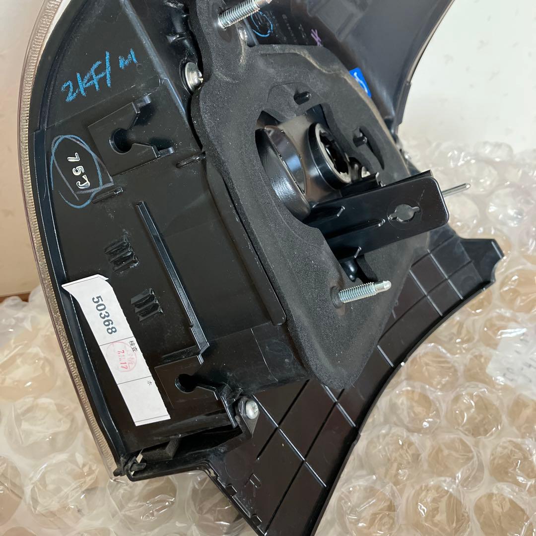 TOYOTA カローラフィルダー　リア右テールランプ 13-106