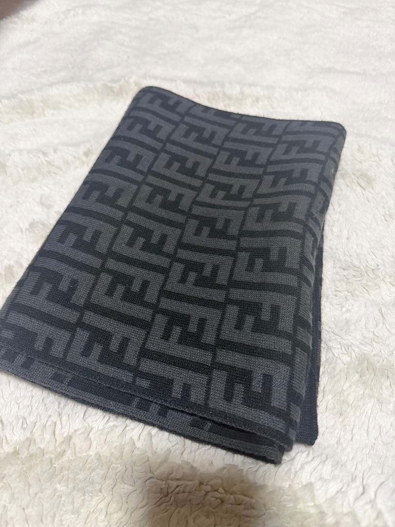 Fendi ブラック マフラー