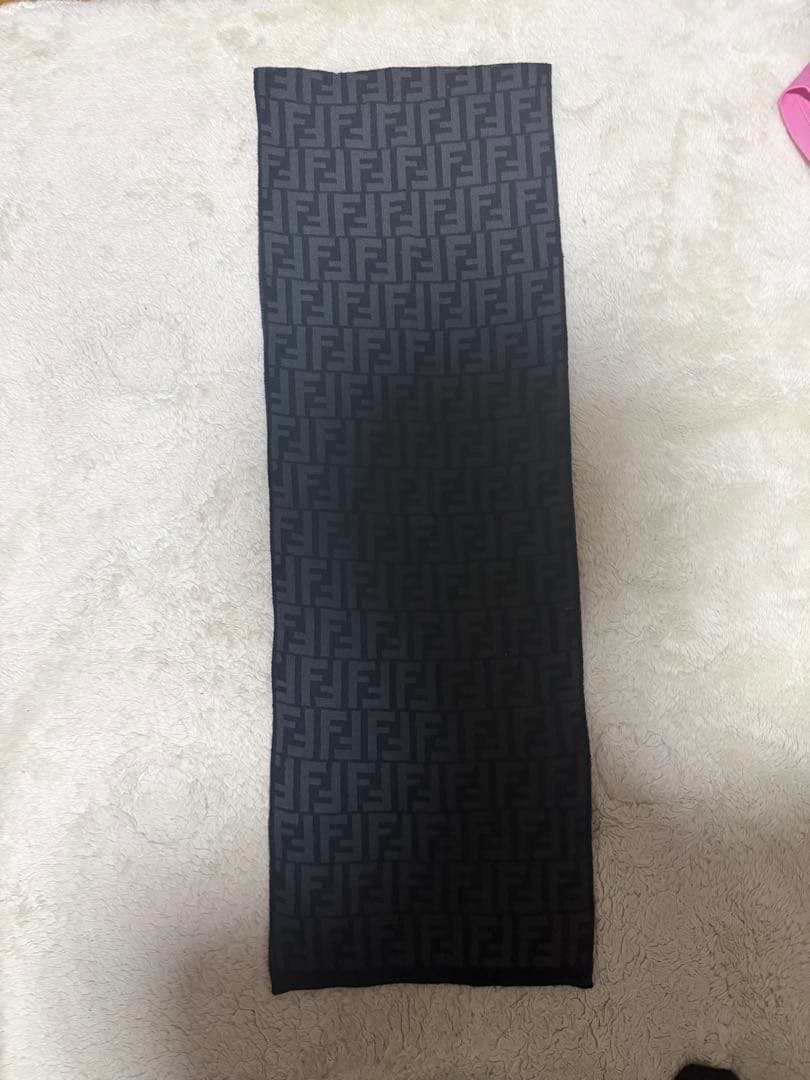 Fendi ブラック マフラー