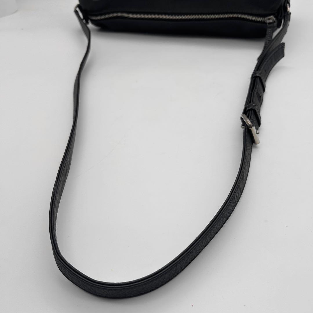 良品　マーガレットハウエル　ショルダーバッグ　ドラム型　レザー　黒　斜め掛け◎