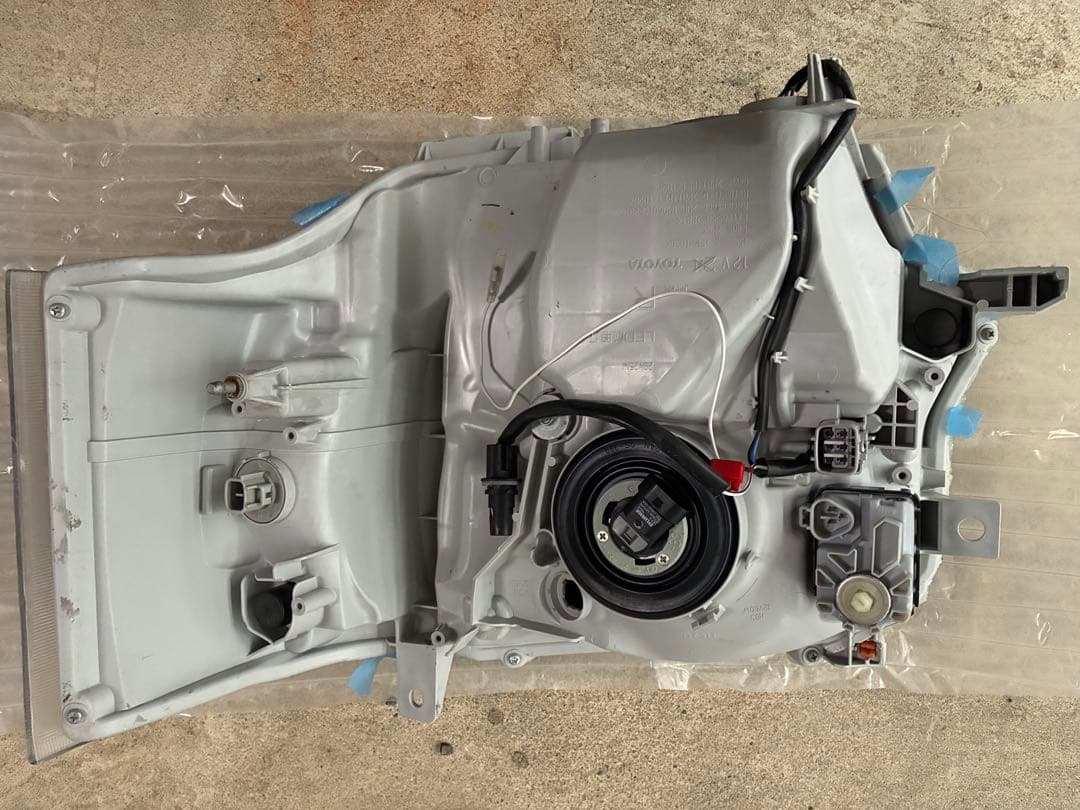 ハイエース 純正LEDヘッドライト インナーブラック