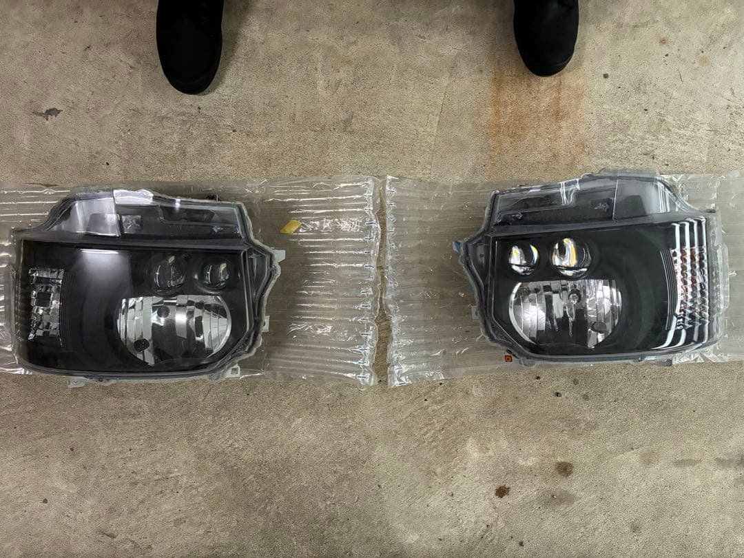 ハイエース 純正LEDヘッドライト インナーブラック