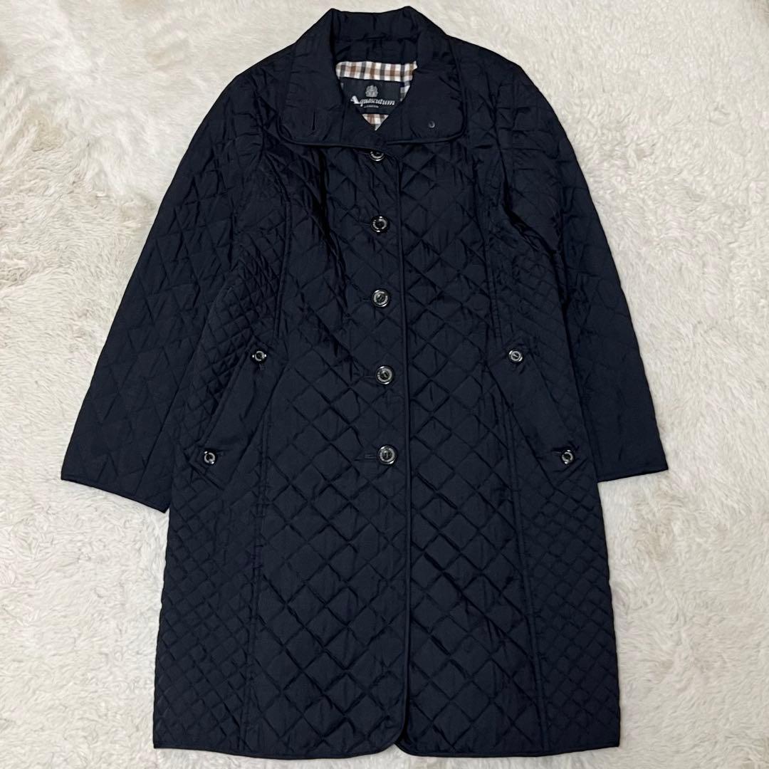 美品　アクアスキュータム　シャドーチェック　キルティング　ステンカラーコート　紺