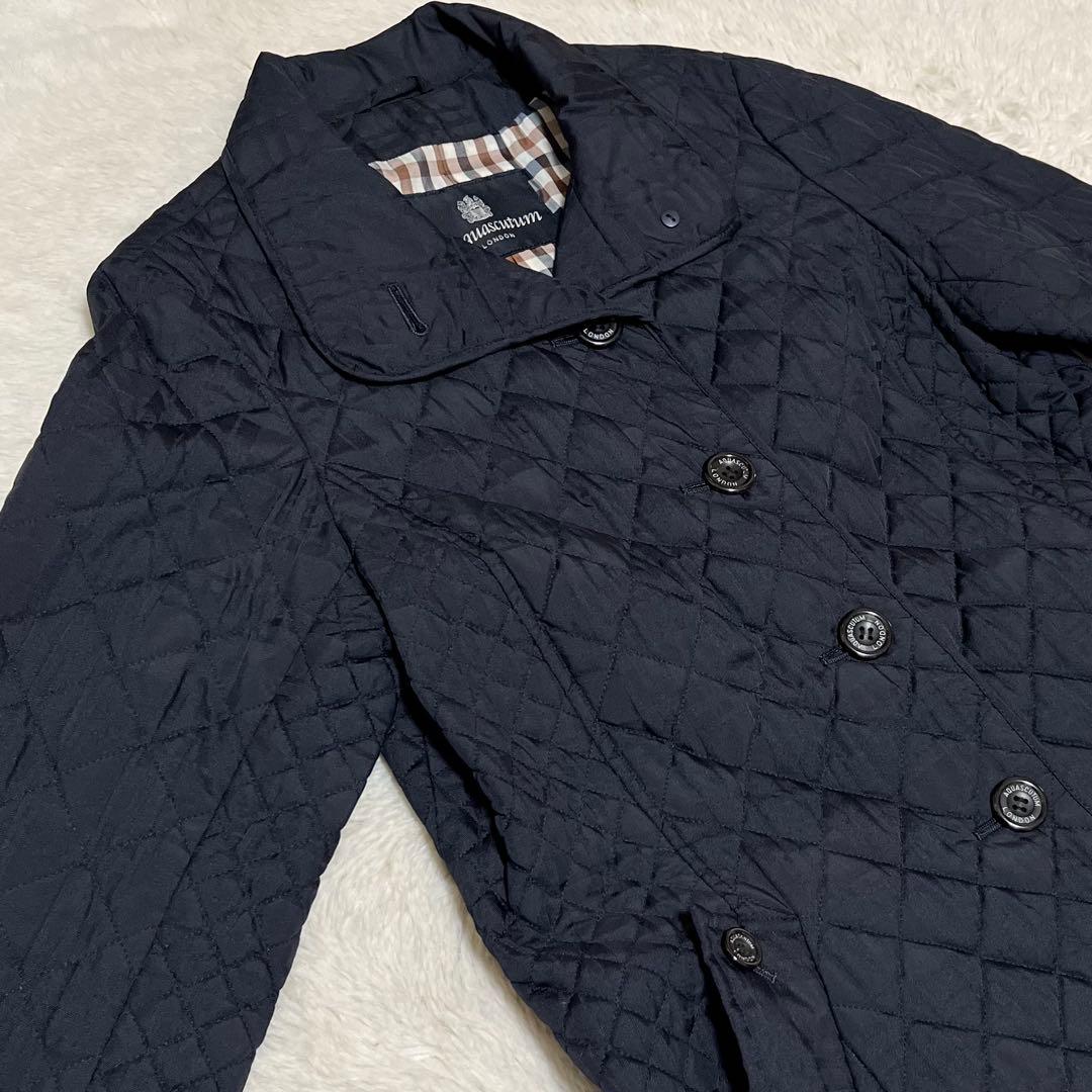 美品　アクアスキュータム　シャドーチェック　キルティング　ステンカラーコート　紺