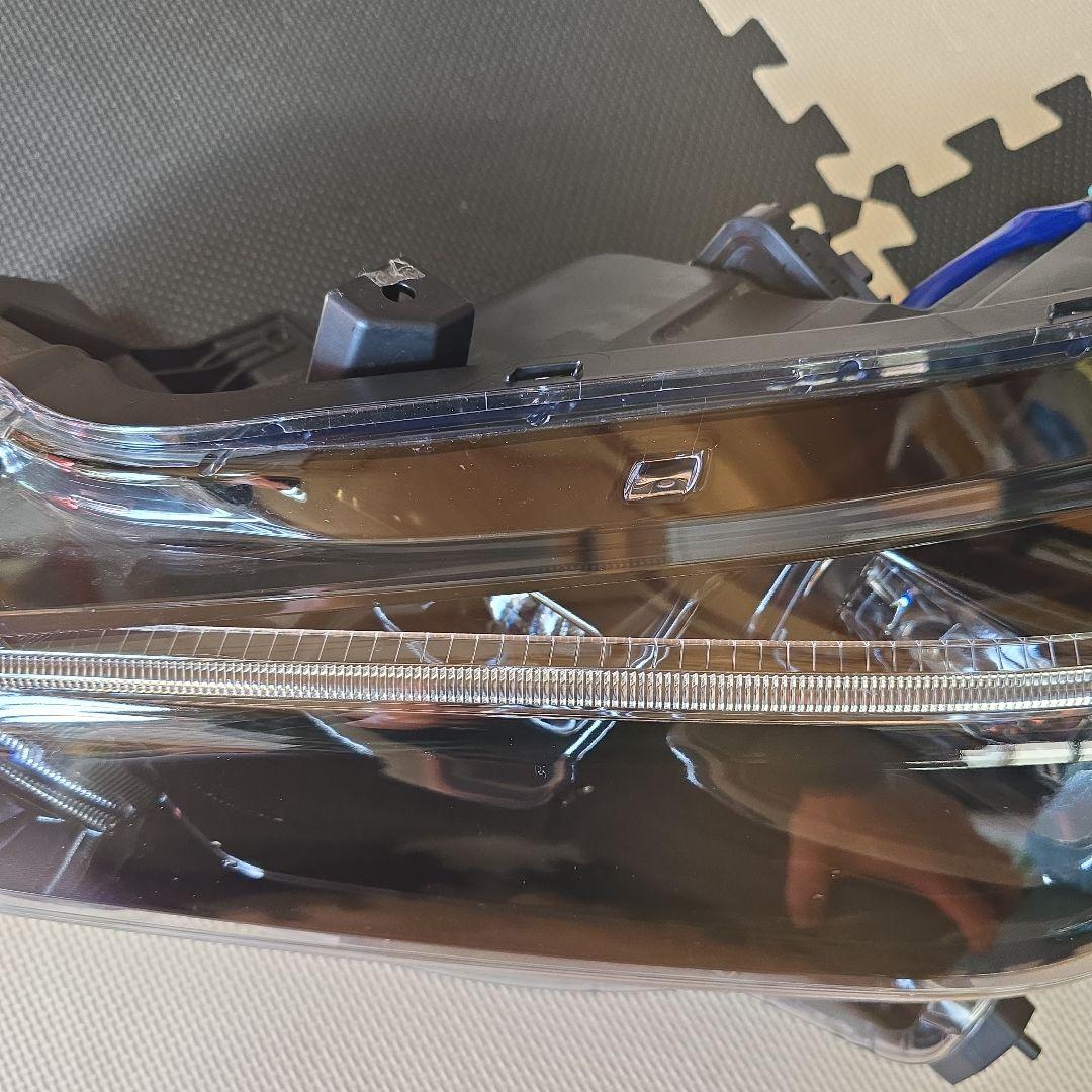 マ*ー様 日産リーフZE1後期インナーブラック ヘッドライト 美品(左側)バラス