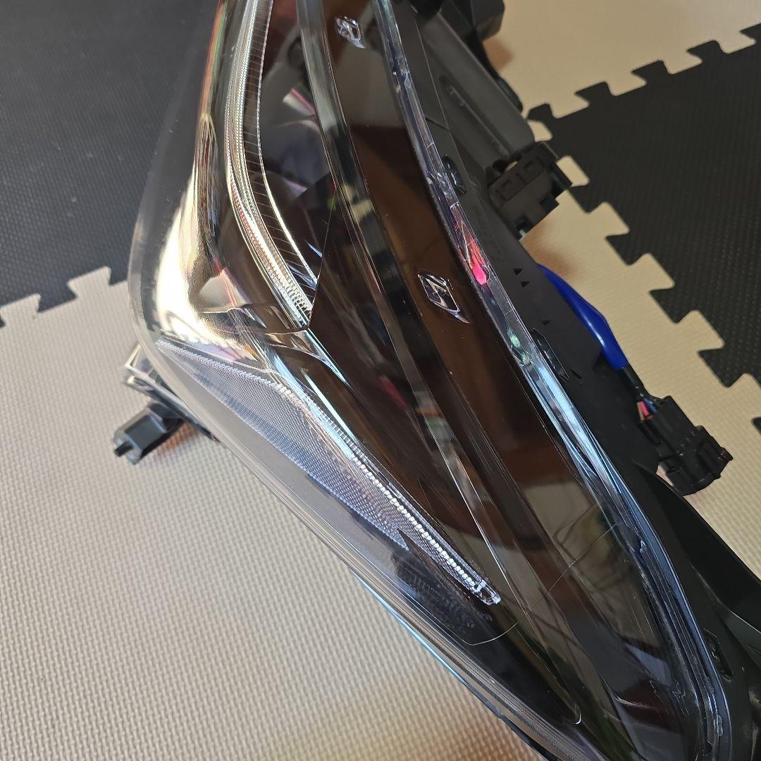 マ*ー様 日産リーフZE1後期インナーブラック ヘッドライト 美品(左側)バラス