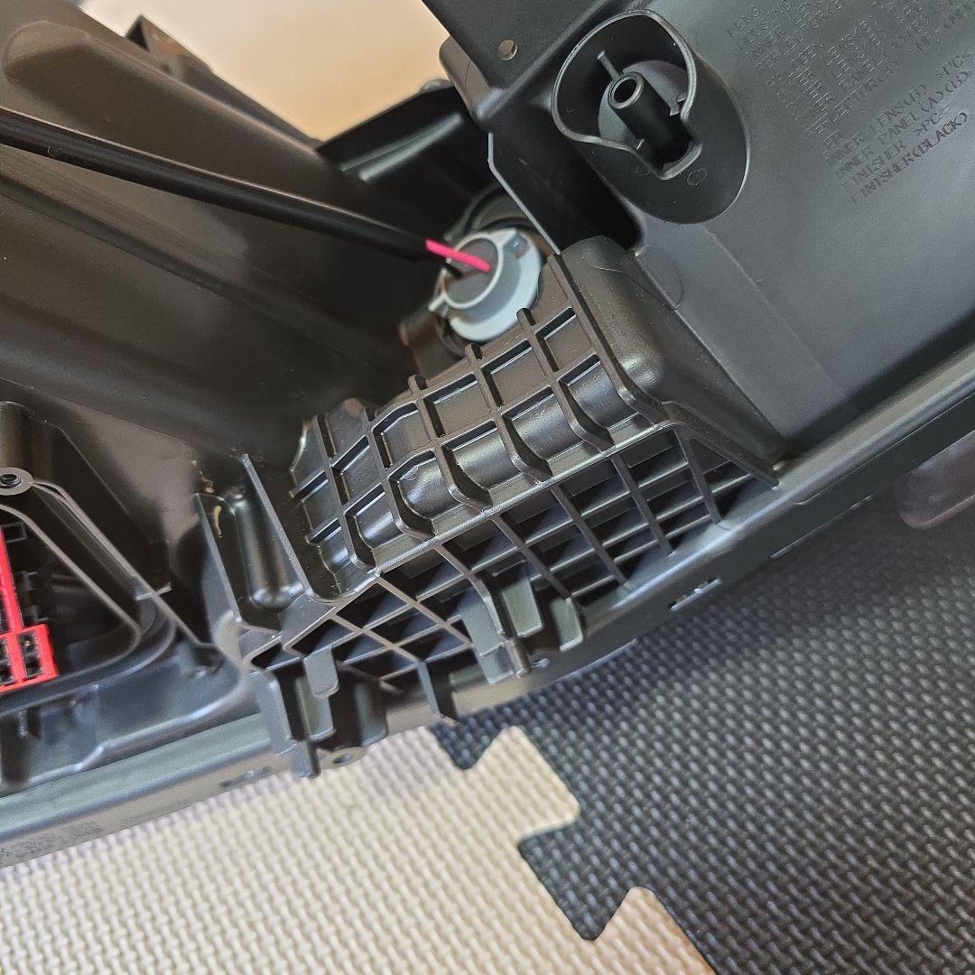 マ*ー様 日産リーフZE1後期インナーブラック ヘッドライト 美品(左側)バラス