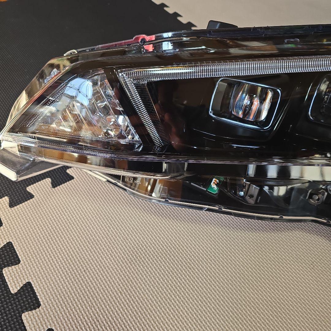 マ*ー様 日産リーフZE1後期インナーブラック ヘッドライト 美品(左側)バラス