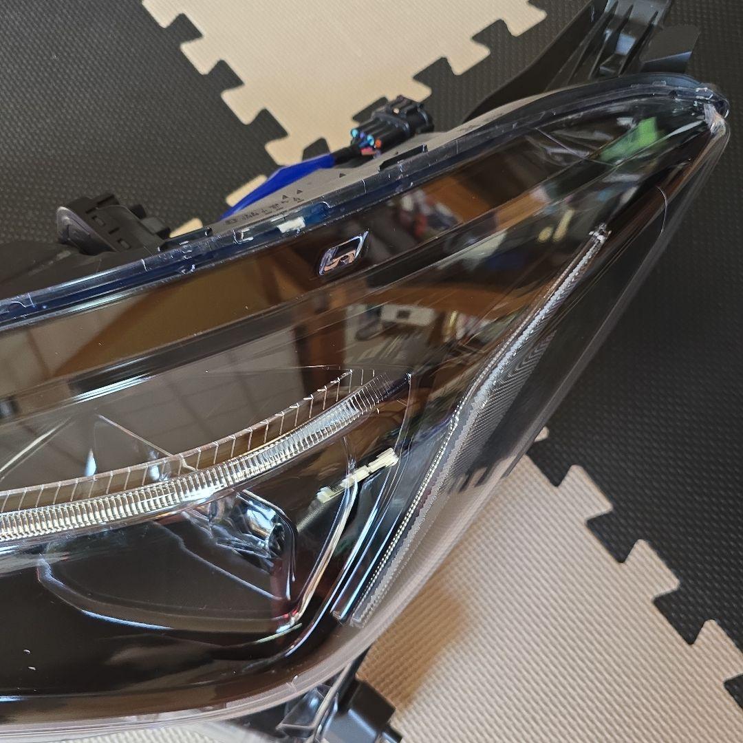 マ*ー様 日産リーフZE1後期インナーブラック ヘッドライト 美品(左側)バラス