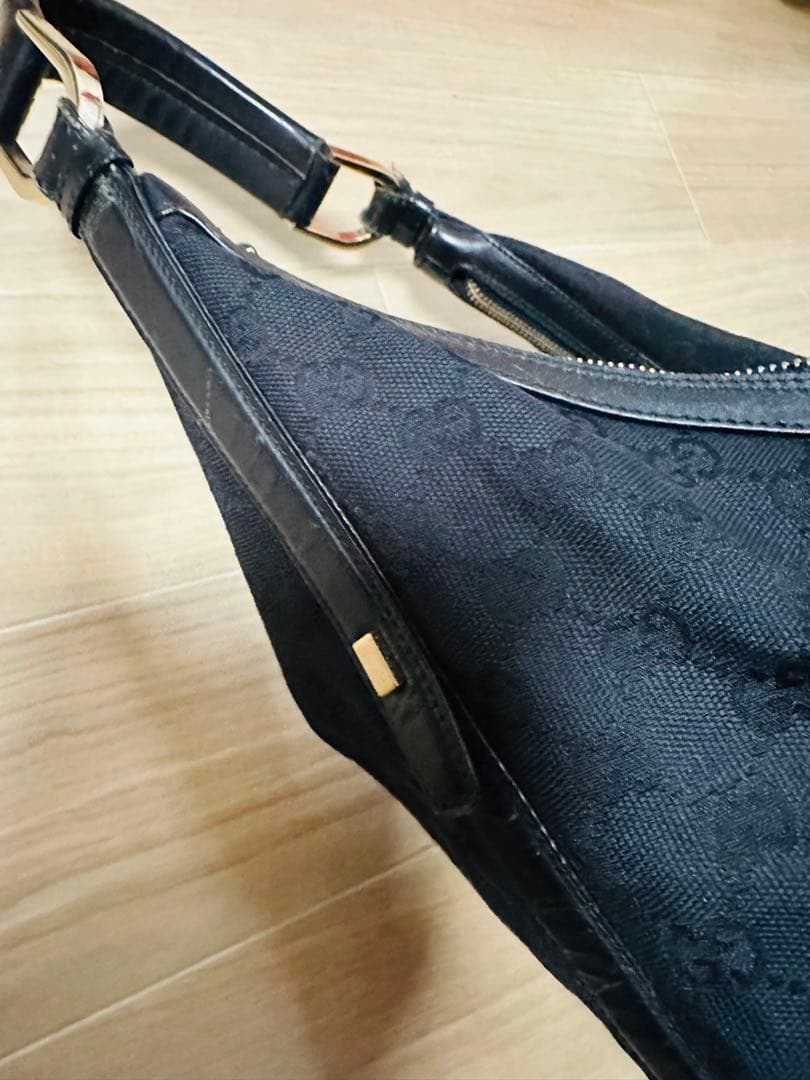 GUCCI グッチ ショルダーバッグ大きめサイズ