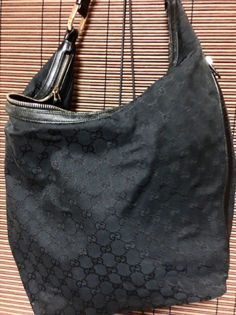 GUCCI グッチ ショルダーバッグ大きめサイズ