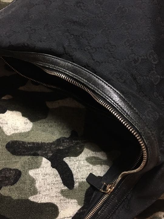 GUCCI グッチ ショルダーバッグ大きめサイズ