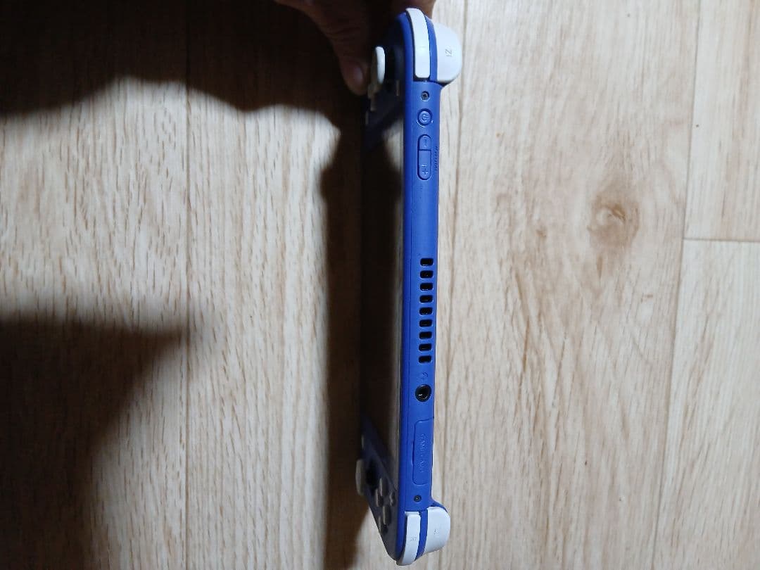 任天堂SwitchLite本体　ブルー　2024年製