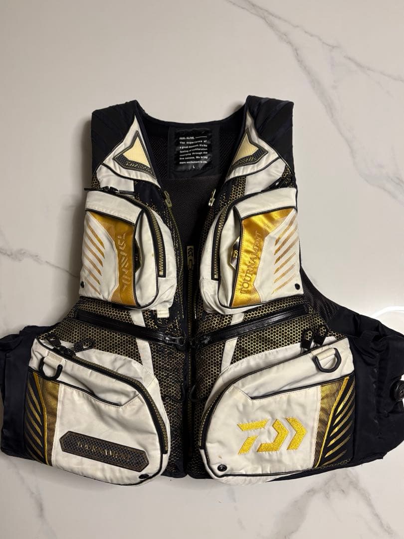 ダイワ　トーナメント　ライフジャケット　フローティング　DF3007T 中古