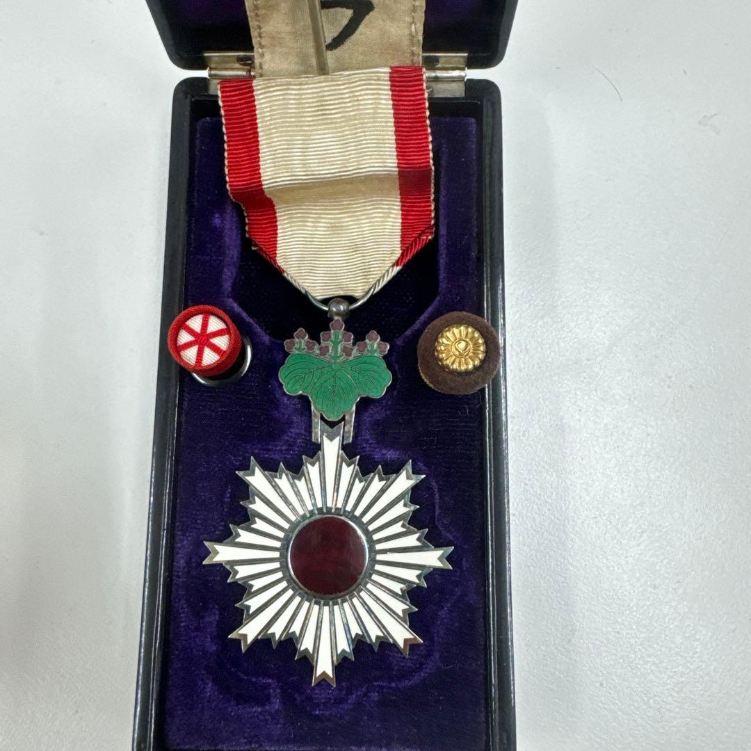 【美品】勲五等双光旭日章 明治勲章 勲章 徽章