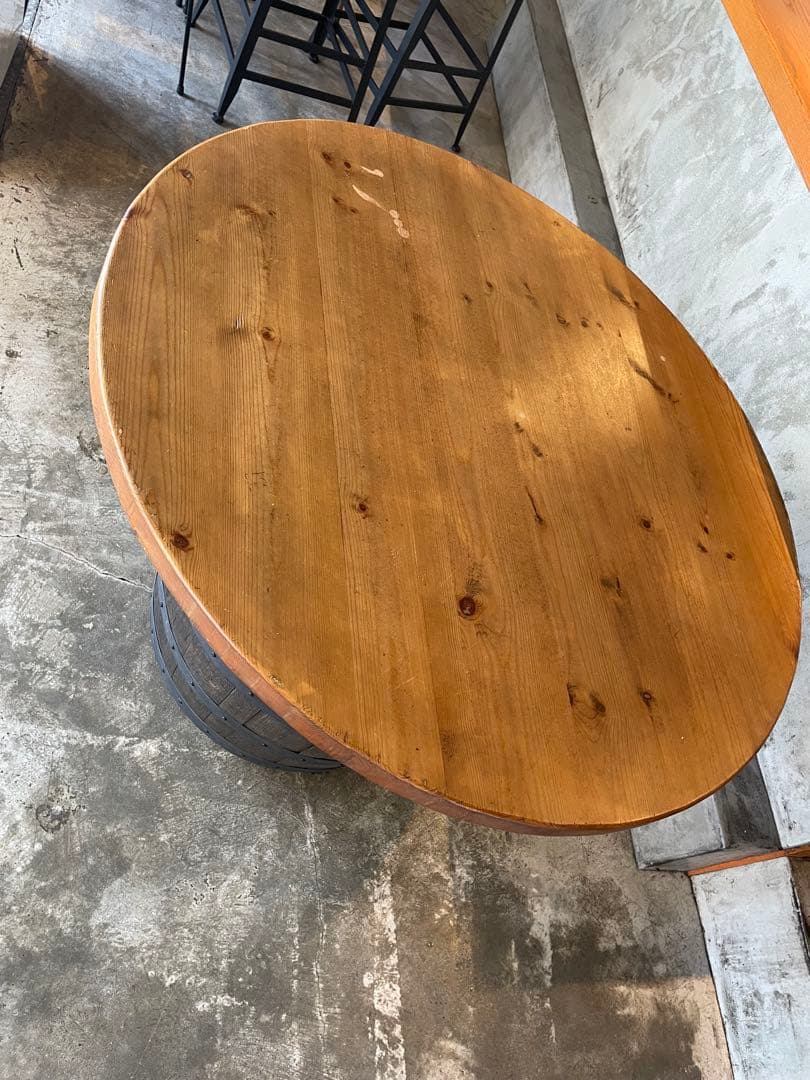 樽ラック付きダイニングテーブル