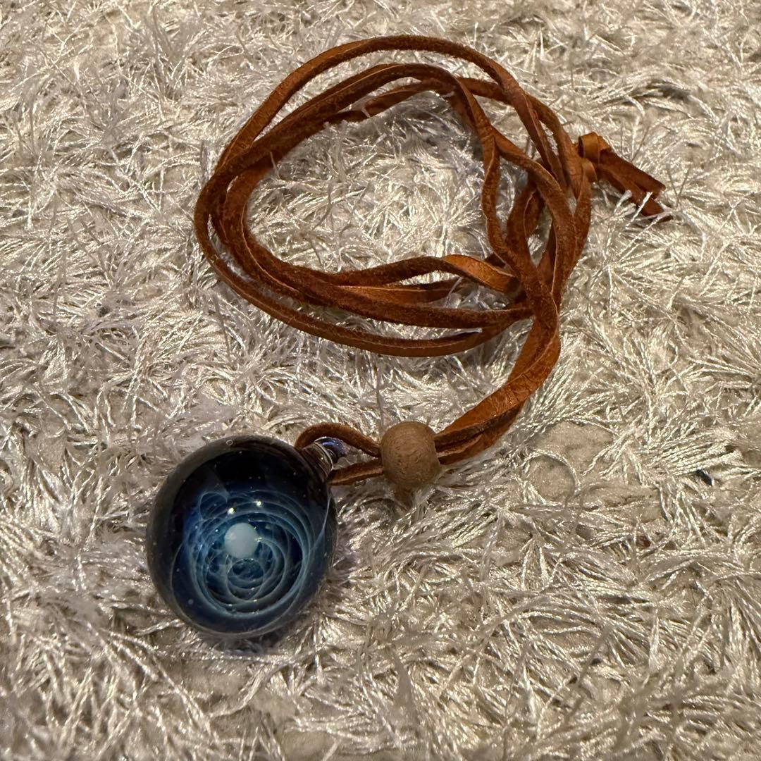 【正規品】+α 宇宙ガラス ペンダント ホワイトオパール