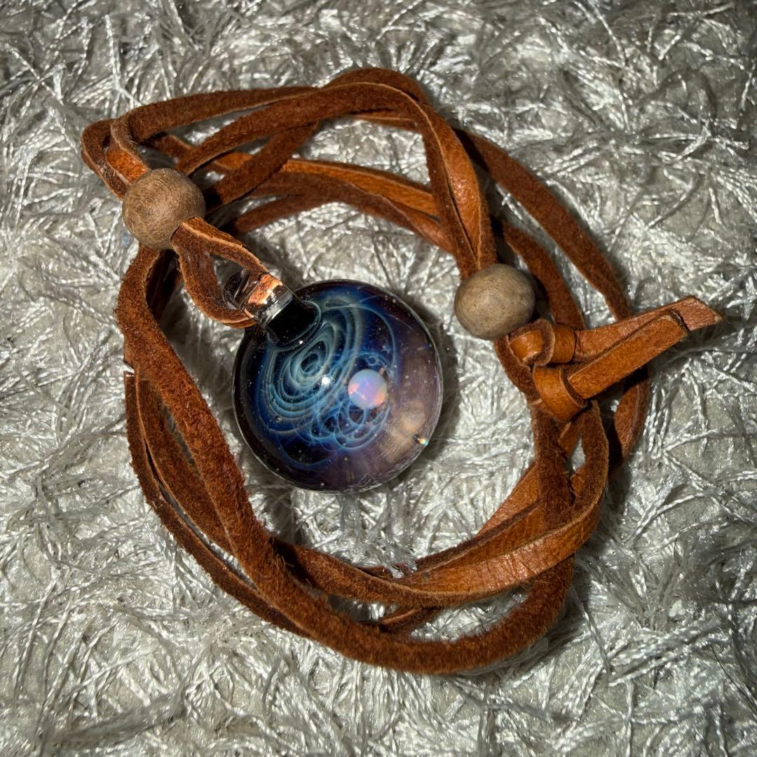【正規品】+α 宇宙ガラス ペンダント ホワイトオパール
