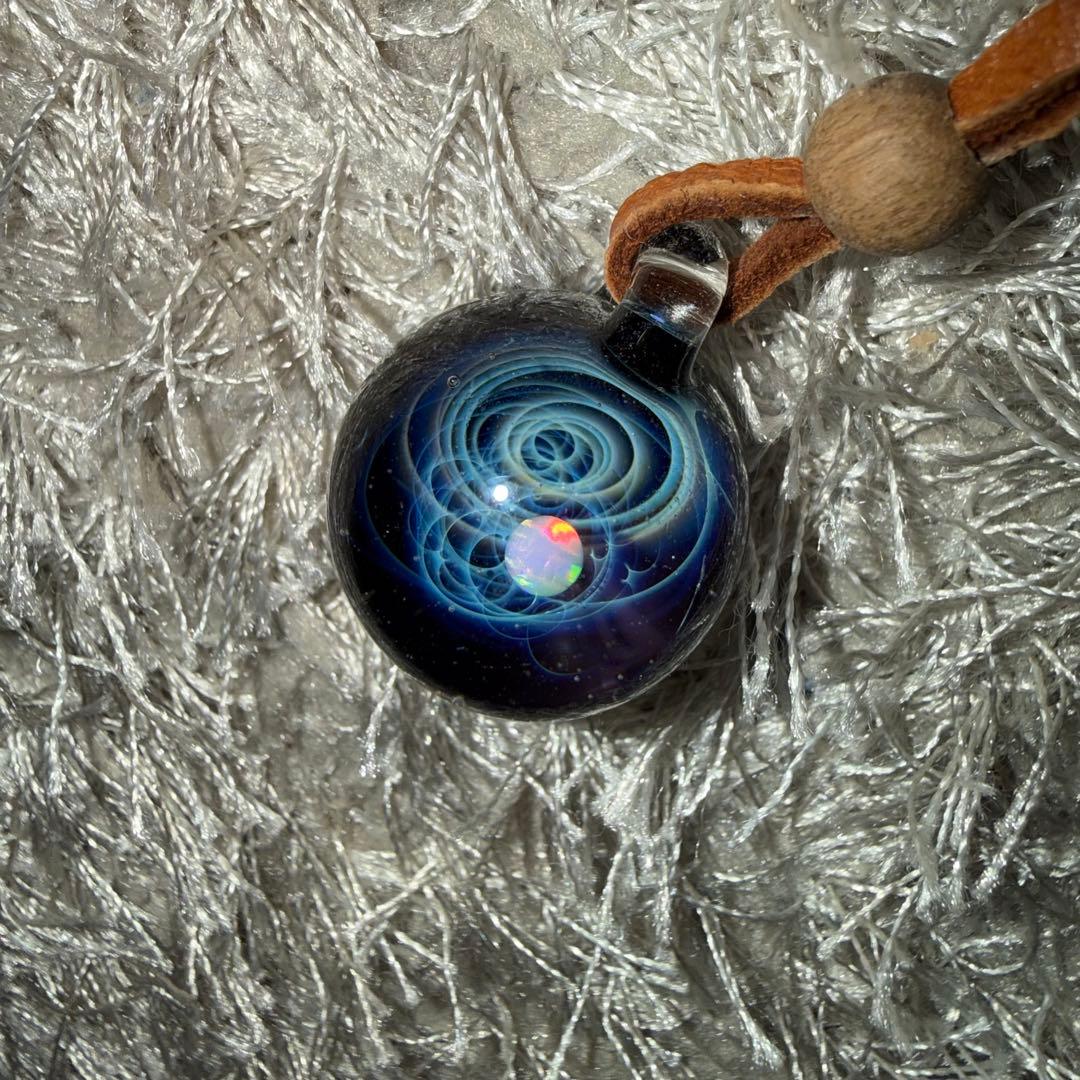 【正規品】+α 宇宙ガラス ペンダント ホワイトオパール