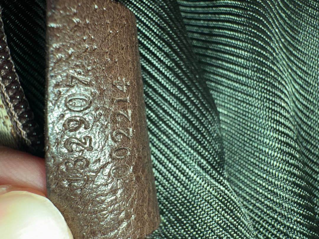 GUCCI（グッチ）GGキャンバスのショルダーバッグ（フラットタイプ）