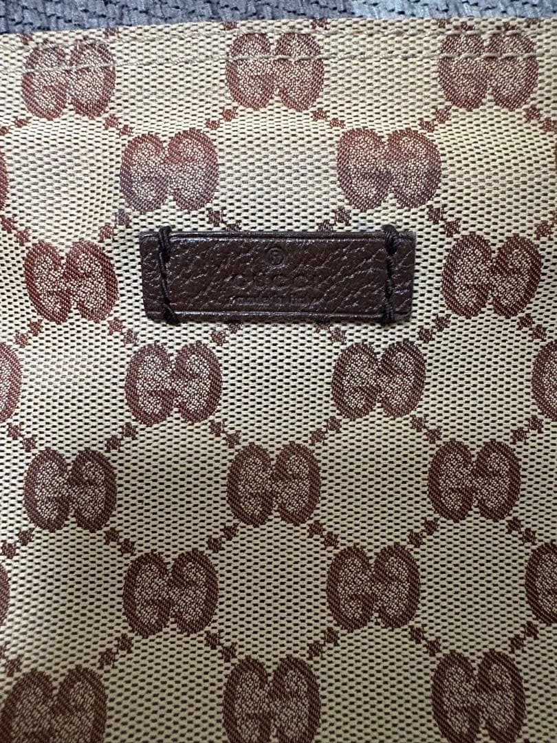 GUCCI（グッチ）GGキャンバスのショルダーバッグ（フラットタイプ）