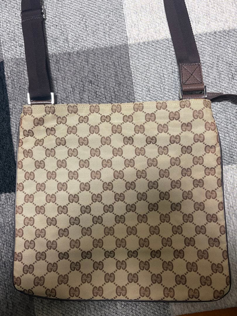 GUCCI（グッチ）GGキャンバスのショルダーバッグ（フラットタイプ）