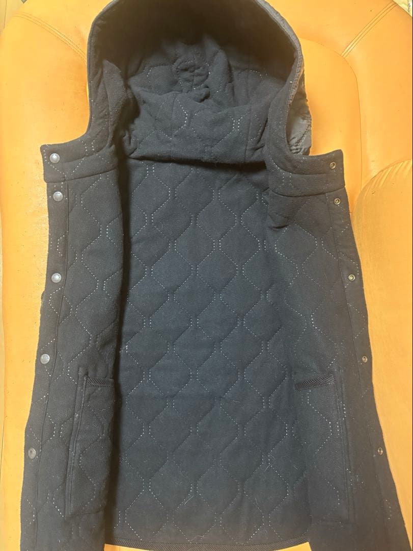 【美品】ARMEN フード付きキルティングベスト ブラック