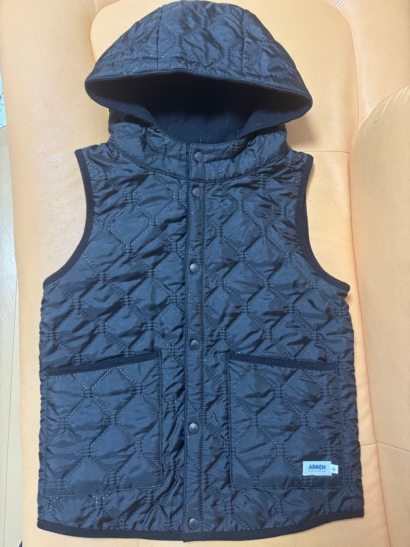 【美品】ARMEN フード付きキルティングベスト ブラック