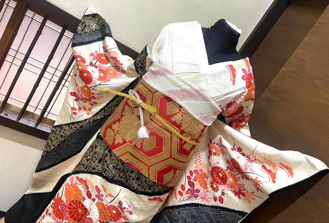 振袖 フルセット6点サイズM〜Ｌ駒刺繍　絞り　檜扇枝花文　金彩　正絹