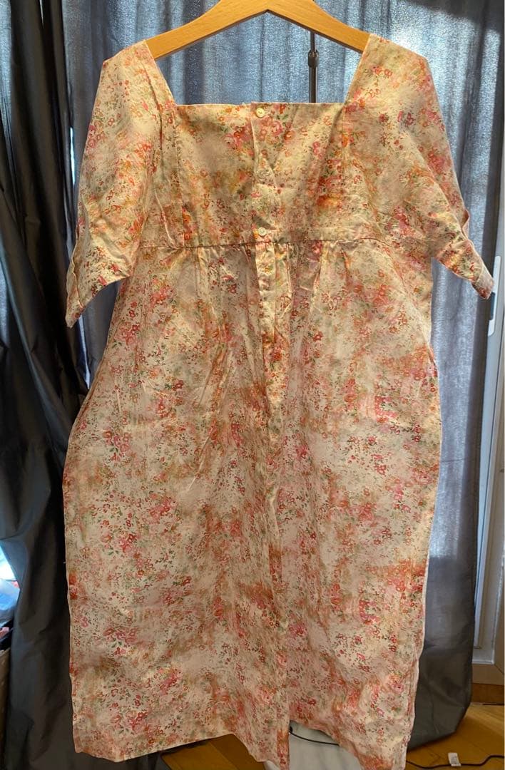 ボンポワン　リバティー　スモッキング　ワンピース