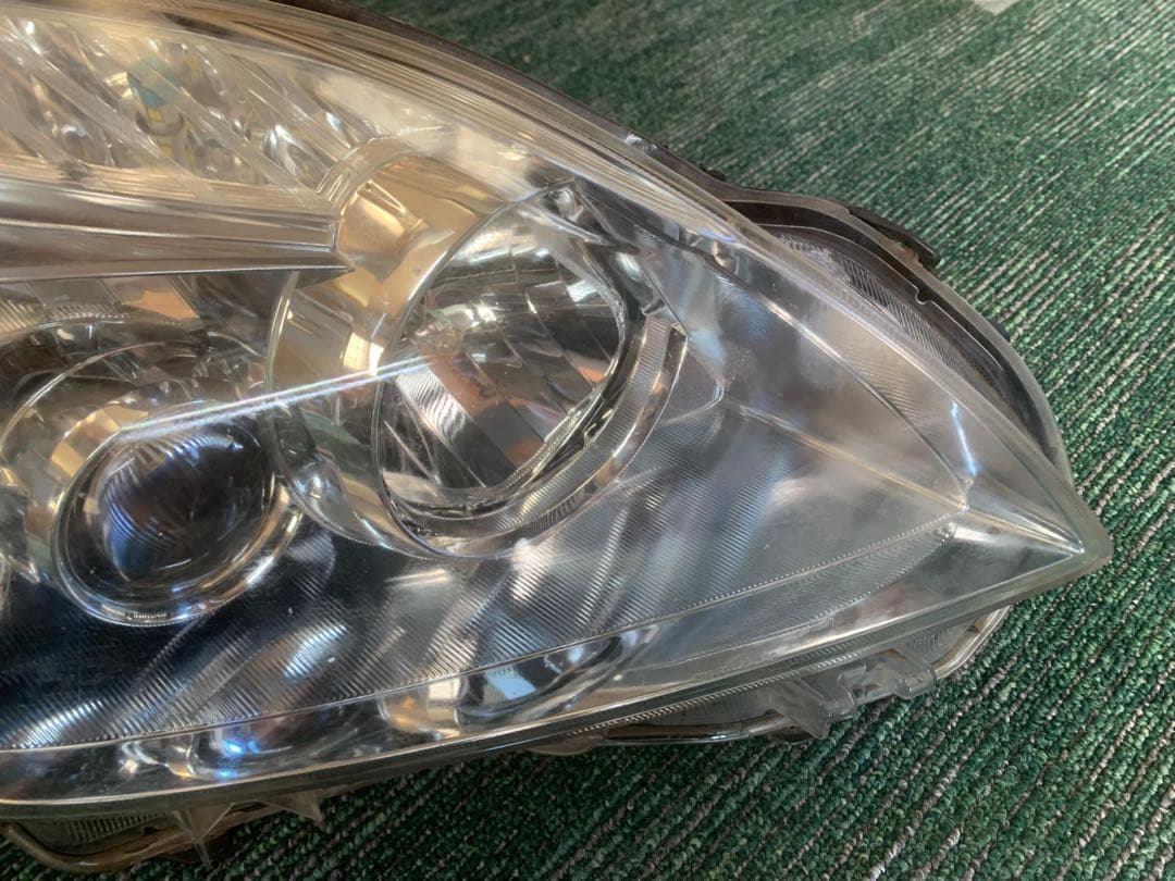 Toyota ZVW30プリウス ペアヘッドライト LED KOITO47-30