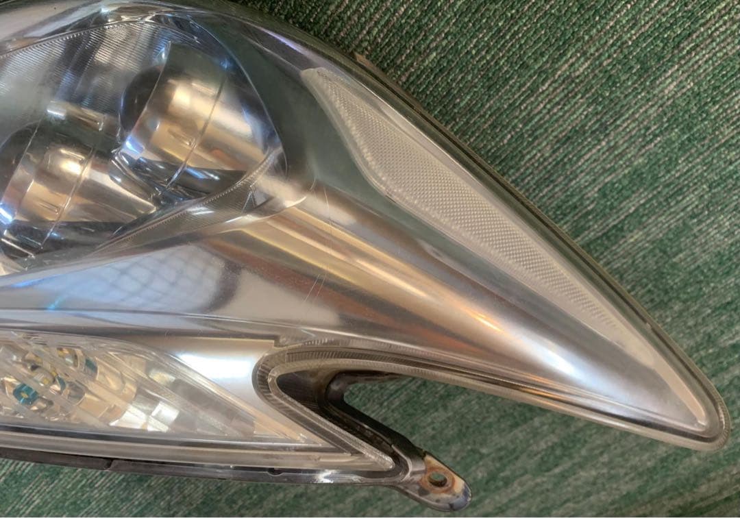 Toyota ZVW30プリウス ペアヘッドライト LED KOITO47-30