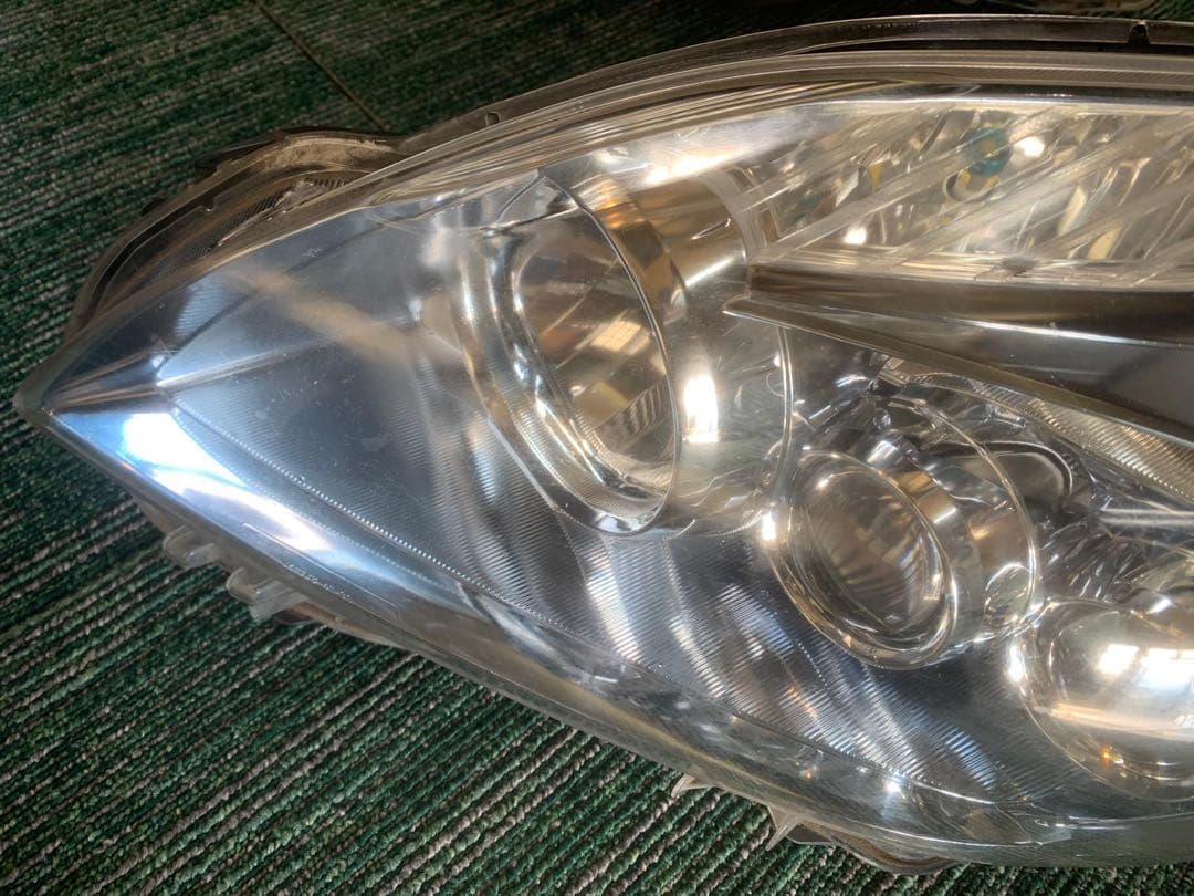 Toyota ZVW30プリウス ペアヘッドライト LED KOITO47-30