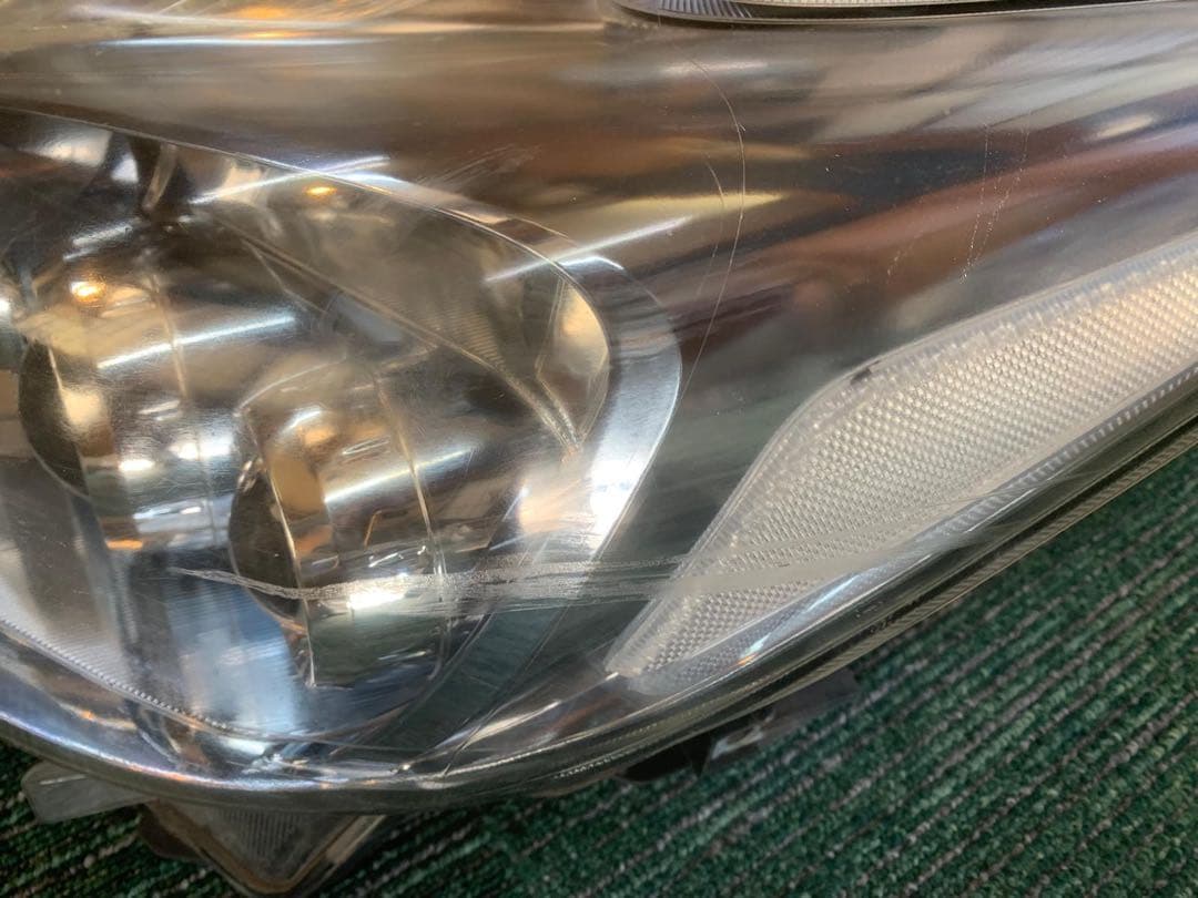 Toyota ZVW30プリウス ペアヘッドライト LED KOITO47-30