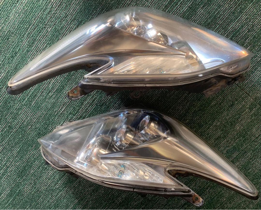 Toyota ZVW30プリウス ペアヘッドライト LED KOITO47-30